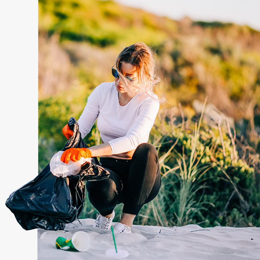 volunteer-cleaning-beach